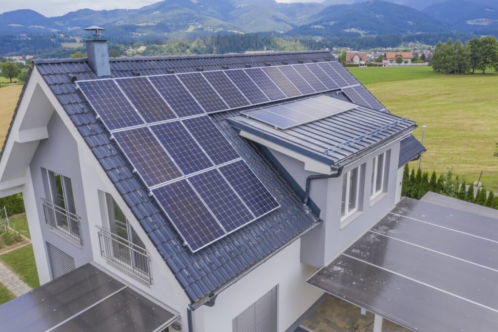 Instalación de paneles solares para autoconsumo en vivienda de Benabarre